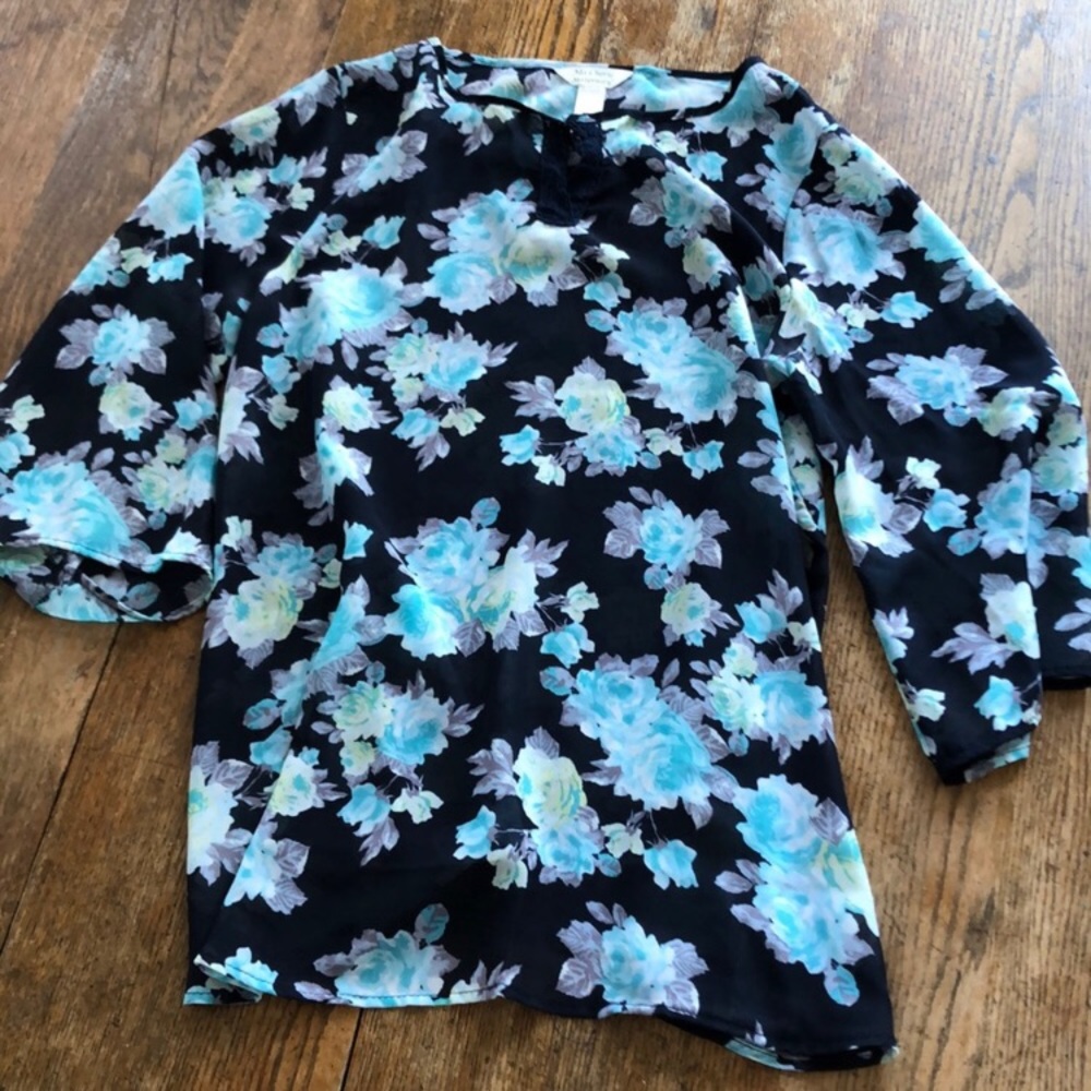 Floral maternity blouse